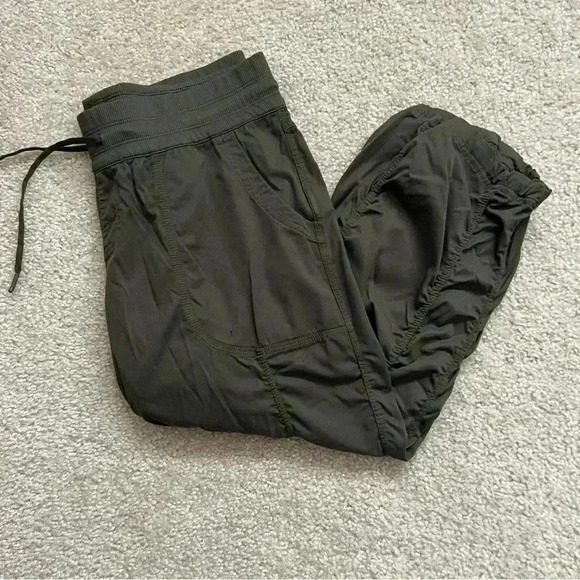 The North Face Black Capris - Picture 2 of 16